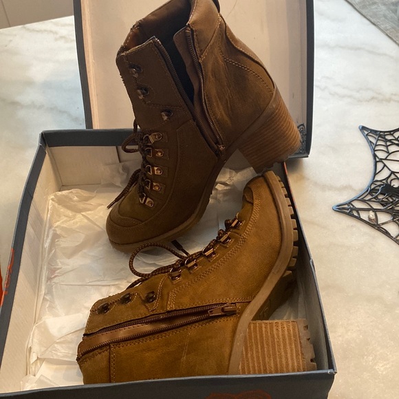 Carlos Santana heel booties SIZE 9 - Picture 2 of 8